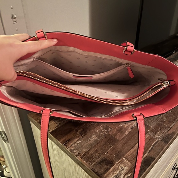 Kate Spade Laptop tote. Used a few weeks and has been in protective bag. - Picture 2 of 2